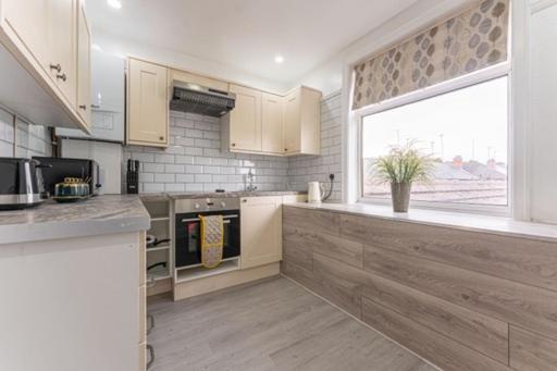 Walsgrave Road Apartment - 5 Beds - Free Parking & Wi-Fi Ковентри Экстерьер фото