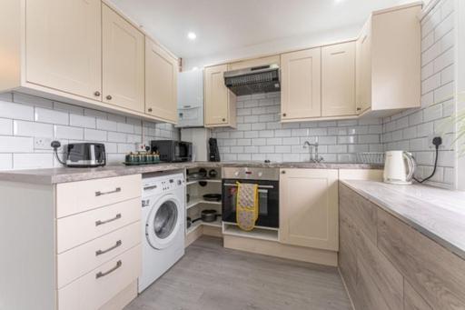 Walsgrave Road Apartment - 5 Beds - Free Parking & Wi-Fi Ковентри Экстерьер фото